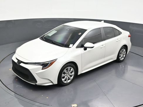Used 2021 Toyota Corolla LE image 16