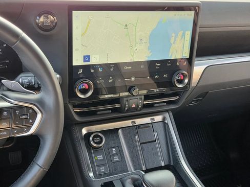 Used 2025 Lexus GX 550 w/ Accessory Package (31) AWD/4WD image 24