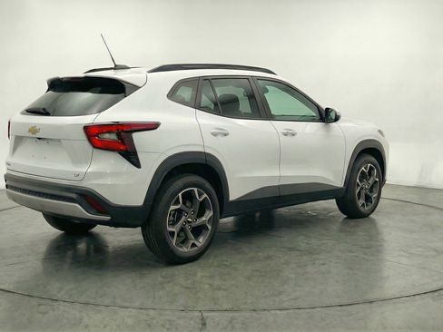 Used 2025 Chevrolet Trax LT image 9