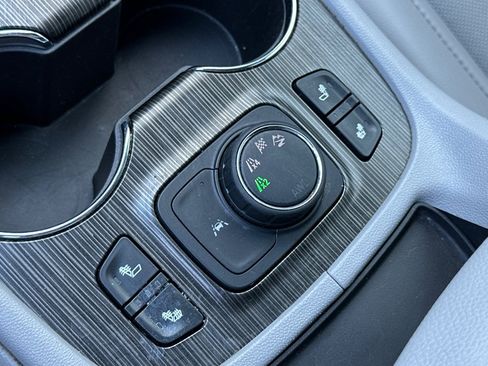 Used 2023 GMC Acadia SLT image 33