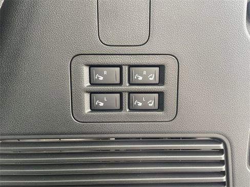 New 2025 Nissan Armada SL w/ Captain's Chari Seat Package image 18