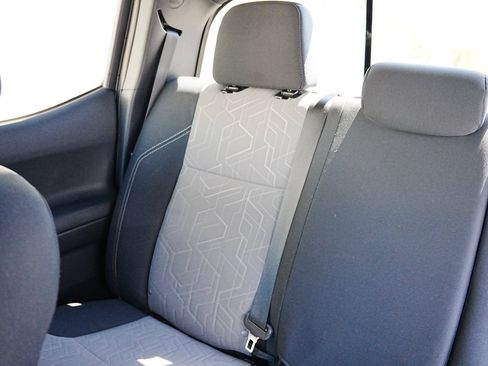 Used 2022 Toyota Tacoma TRD Off-Road image 15