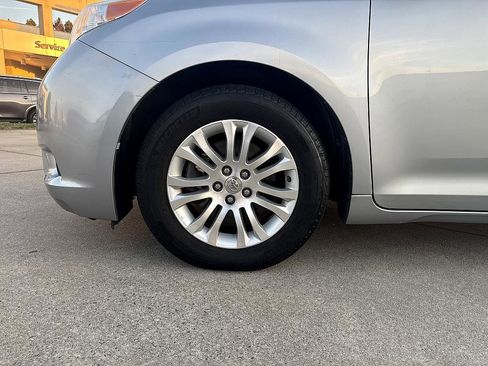 Used 2016 Toyota Sienna XLE image 6