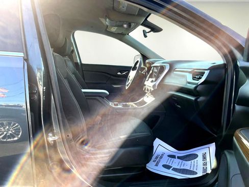 Used 2020 GMC Acadia SLE image 16