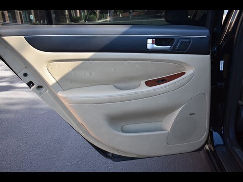 Used 2013 Hyundai Genesis 3.8 w/ Technology Pkg RWD image 21