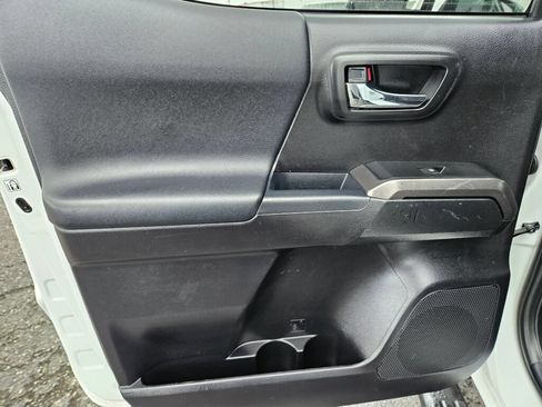 Used 2017 Toyota Tacoma TRD Off-Road w/ Tow Package RWD image 14