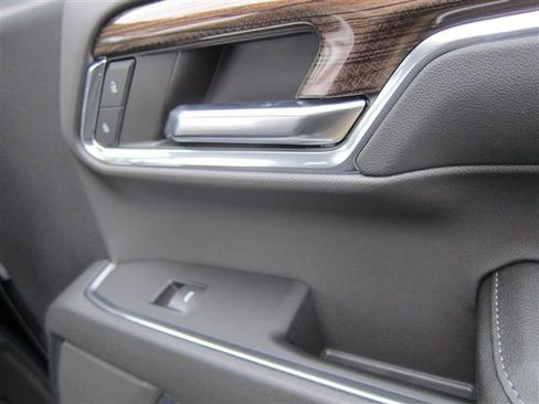 Used 2024 Chevrolet Silverado 1500 LT w/ Z71 Off-Road Package image 24