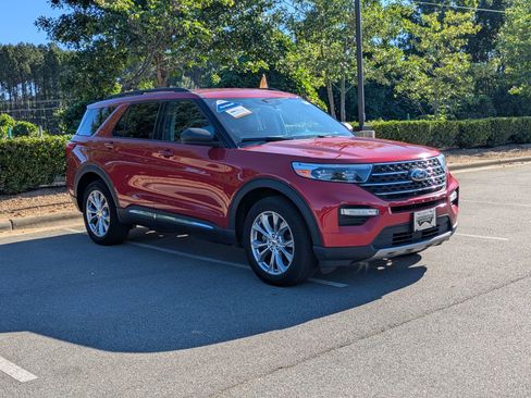 Certified 2023 Ford Explorer XLT w/ Equipment Group 202A AWD/4WD image 2