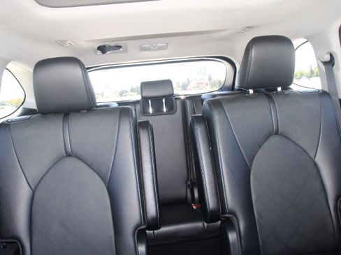 Used 2022 Toyota Highlander Platinum AWD/4WD image 25