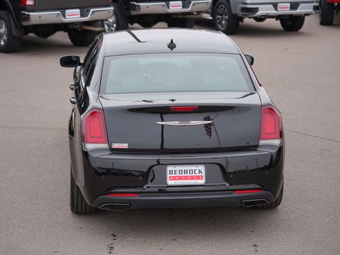 Used 2017 Chrysler 300 S w/ 300S Premium Group 2 w/2_L image 4