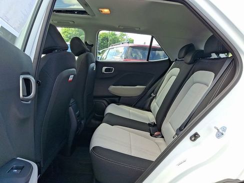 New 2026 Hyundai Venue SEL FWD image 5