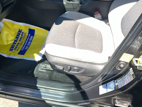 Used 2021 Toyota RAV4 XLE w/ Convenience Package image 21