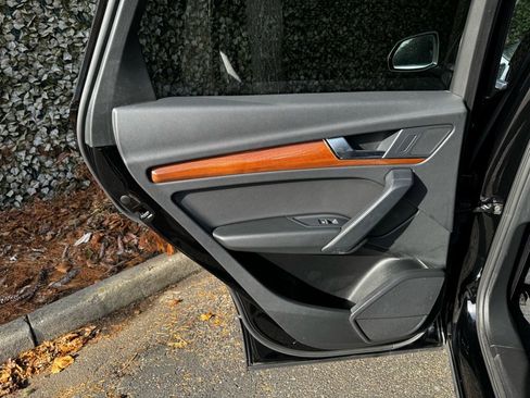 Used 2023 Audi Q5 2.0T Premium image 17