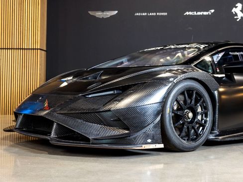 Used 2022 Lamborghini Huracan EVO RWD image 2
