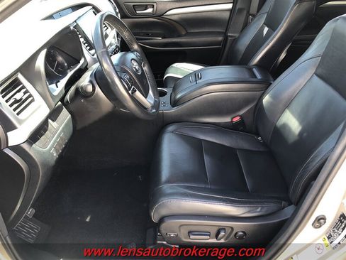 Used 2014 Toyota Highlander XLE FWD image 11