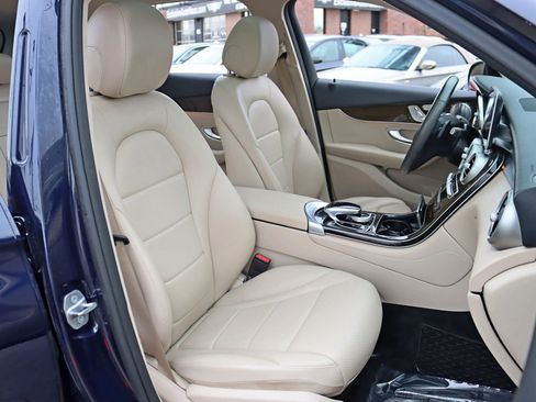 Used 2019 Mercedes-Benz GLC 300 4MATIC image 28