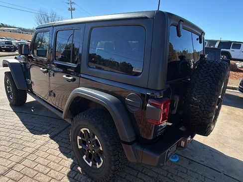 Used 2025 Jeep Wrangler Unlimited Rubicon 4xe w/ Convenience Group image 10