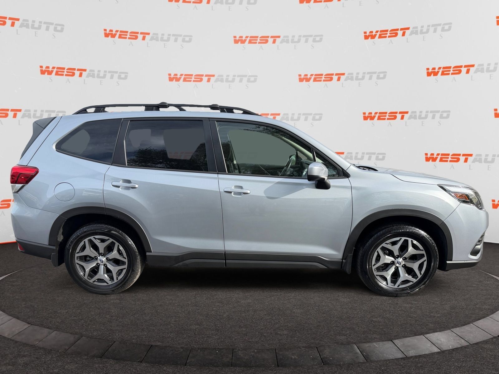 Used 2024 Subaru Forester Premium AWD/4WD image 6