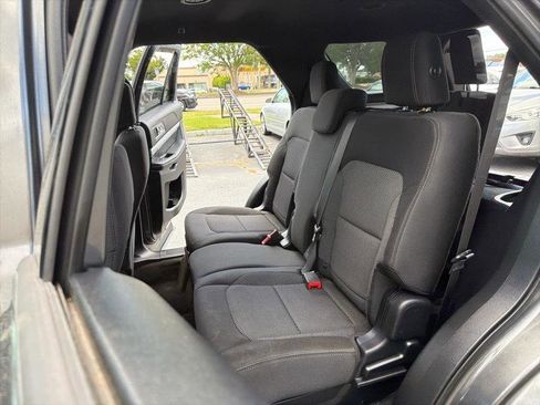 Used 2016 Ford Explorer XLT w/ Equipment Group 201A AWD/4WD image 16