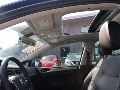 Used 2015 Volkswagen Golf 4-Door image 39