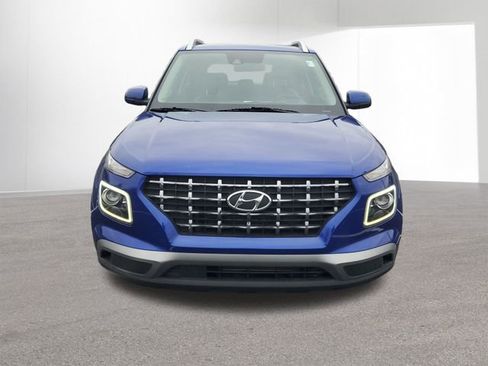Used 2022 Hyundai Venue Limited image 16