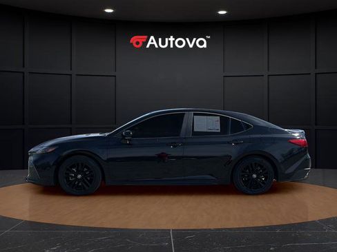 Used 2025 Toyota Camry SE w/ Convenience Package image 2