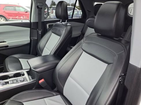Certified 2022 Ford Explorer XLT w/ Equipment Group 202A image 9
