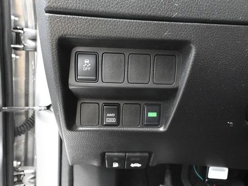 Used 2017 Nissan Rogue Sport SV AWD/4WD image 30