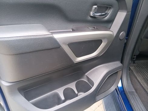 Used 2019 Nissan Titan PRO-4X w/ Pro-4x Convenience Package image 19