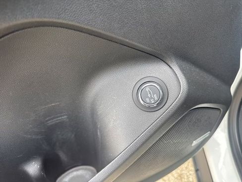 Used 2023 Chevrolet TrailBlazer RS w/ Sun and Liftgate Package image 20