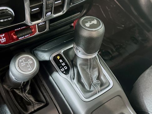 Used 2024 Jeep Wrangler Unlimited AWD/4WD image 23
