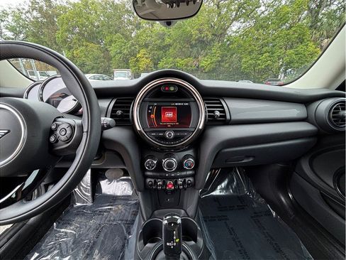 Used 2021 MINI Cooper 2-Door Hardtop FWD image 11
