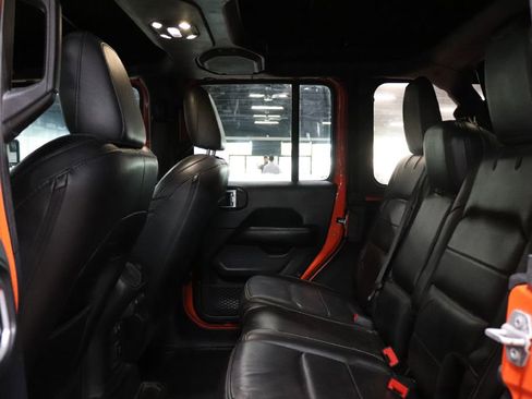 Used 2019 Jeep Wrangler Unlimited Sahara image 15