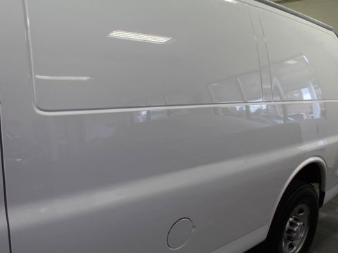 Used 2020 Chevrolet Express 2500 RWD image 32