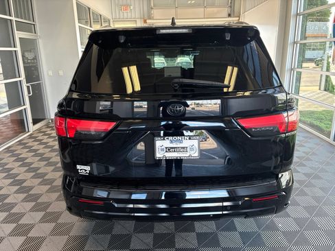 Used 2024 Toyota Sequoia Platinum AWD/4WD image 5