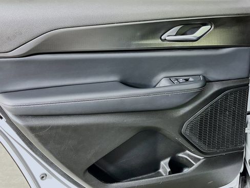 Used 2023 Jeep Grand Cherokee L Laredo image 28