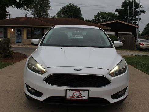 Used 2015 Ford Focus SE w/ Equipment Group 201A FWD image 3