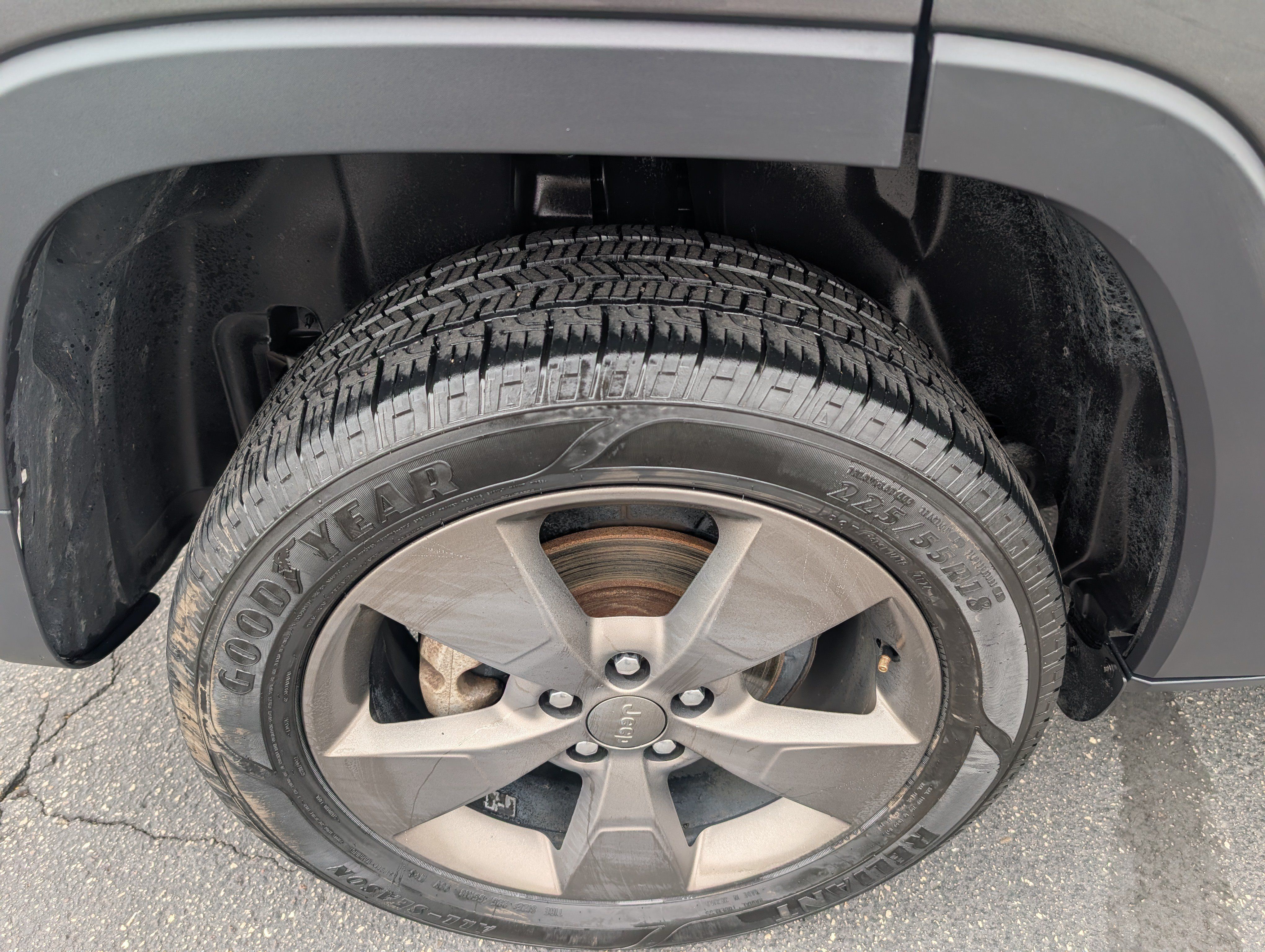Used 2016 Jeep Cherokee 75th Anniversary FWD image 9