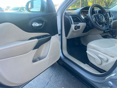 Used 2019 Jeep Cherokee Latitude w/ Popular Appearance Group image 15