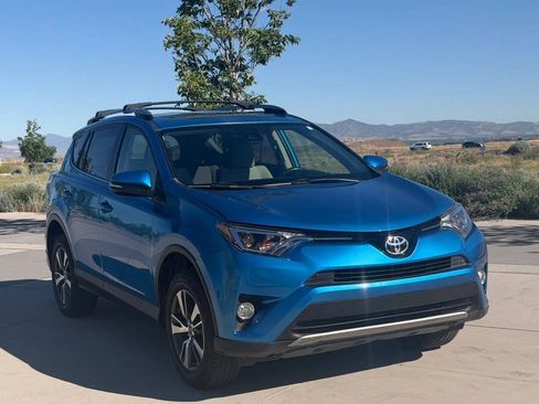 Used 2018 Toyota RAV4 XLE AWD/4WD image 3