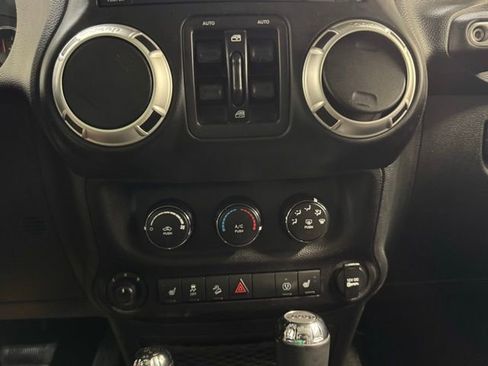 Used 2017 Jeep Wrangler Unlimited Sahara w/ Connectivity Group image 19