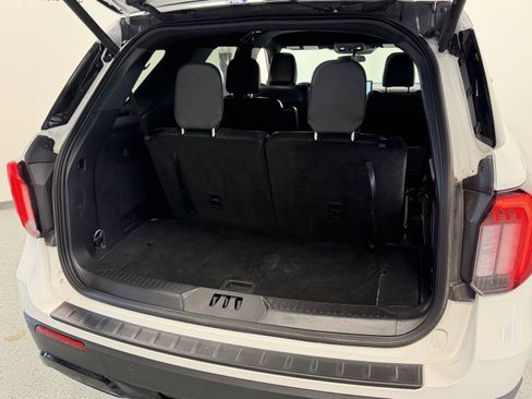 Used 2025 Ford Explorer ST-Line AWD/4WD image 25