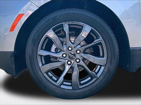 Used 2023 Chevrolet Equinox RS w/ LPO, Floor Liner Package FWD image 9