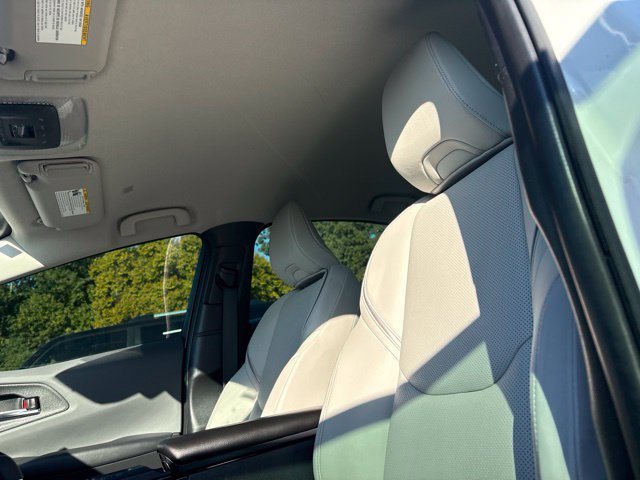 Used 2024 Toyota Prius XLE FWD image 3