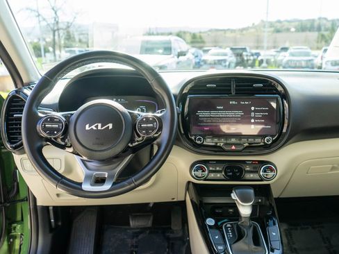 Certified 2023 Kia Soul EX FWD image 14