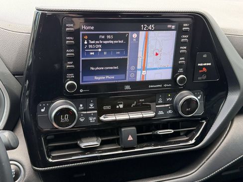 Used 2021 Toyota Highlander XSE FWD image 21
