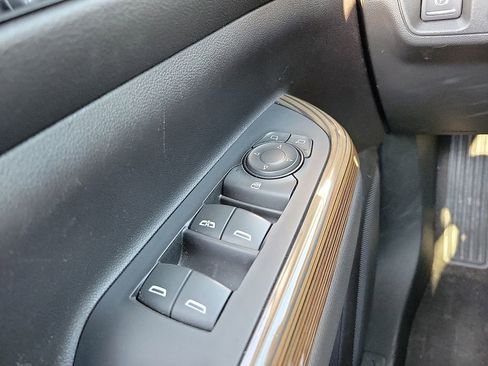 Used 2023 GMC Acadia SLE w/ Driver Convenience Package image 14