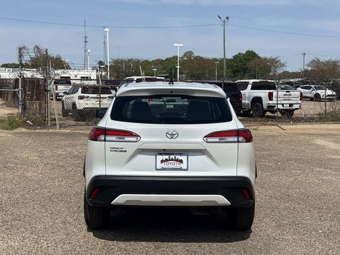 Used 2024 Toyota Corolla Cross L image 4