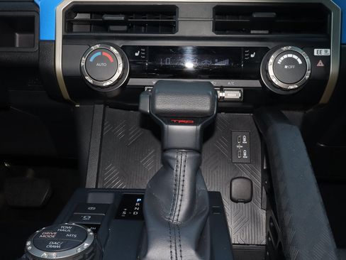 Used 2025 Toyota Tacoma TRD Off-Road AWD/4WD image 11