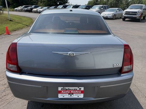 Used 2007 Chrysler 300 Touring w/ Comfort/Convenience Group RWD image 5